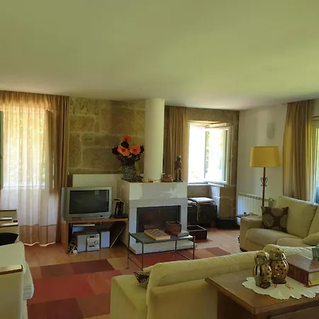 Haus Jenseits Des Flusses Alvite